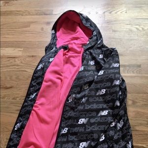 BRAND NEW women's new balance windbreaker